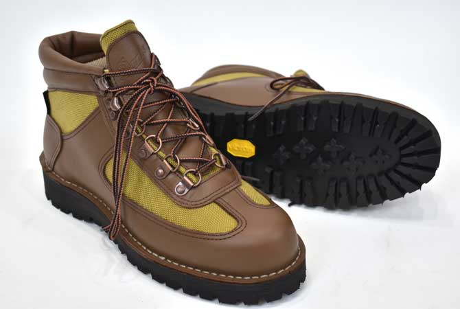 Danner  Feather Light Revival