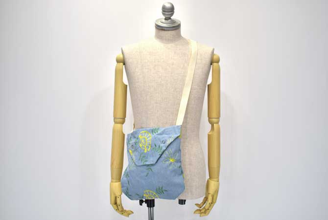 ENGINEERED GARMENTS Shoulder Pouch (Denim Floral)